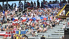Tribuna bhem ME v rychlostní kanoistice v Raicích.