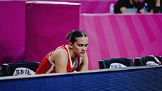 Zklamaná Elika Hamzová po prohe se panlskem ve tvrtfinále EuroBasketu.