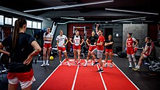 eské basketbalistky v posilovn Olympiakosu Pireus.