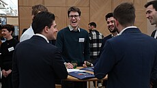 Studentka Tereza Galuková stínovala v rámci programu CEOx1Day Alee Veselého, éfa Sazky.