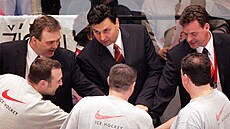 Trenérský táb na zlatém mistrovství svta ve Vídni, vpravo asistent Radim...