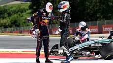 Max Verstappen z Red Bullu a Andrea Kimi Antonelli v diskuzi po kolizi Velkou...