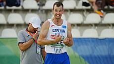 Výka Jan tefela slaví triumf na mistrovství Evropy drustev.