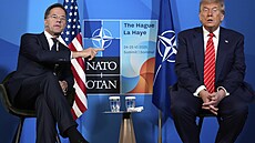 Prezident Donald Trump se setkává s generálním tajemníkem NATO Markem Rutte na...