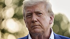 Prezident Donald Trump hovoří s novináři před cestou do Haagu. (24. června 2025)