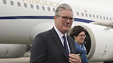 Britský premiér Keir Starmer přilétá na amsterdamské letiště Schiphol před...