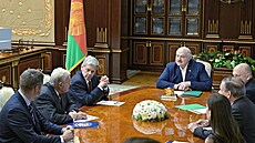 Bloruský prezident Alexandr Lukaenko se zvlátním vyslancem USA Keithem...