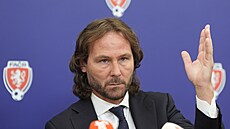 Nový generální manaer eských fotbalových reprezentací Pavel Nedvd po svém...