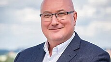 Hokejisté Dukly Jihlava, kteí se na jae probojovali do baráe o extraligu, budou mít nového majitele - spolenost SPM Invest.