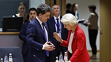 P�edsedkyn� Evropské komise Ursula von der Leyenová hovo�í s rumunským...