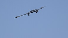 Letecký bombardér B-2 se vrací po útoku USA na klíová íránská jaderná zaízení...