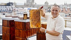 Augustin Uvá�ik. Majitelé st�ech v�ela�e �asto oslovují sami, jedním z d�vod�...