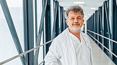 MUDr. Bohumil Záleák (63), Ph.D. je primáem plastické a estetické chirurgie...