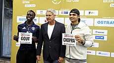 Olympijský vítz v hodu otpem Nírad opra s editelem Zlaté tretry Ostrava...