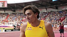 Zadumaný Armand Duplantis na Zlaté tret�e.