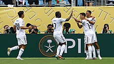 Arda Guler slaví se svými spoluhrái z Realu Madrid druhý gól v utkání proti...