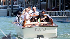 Bill Gates na lodi bhem druhého dne svatebních oslav zakladatele spolenosti...
