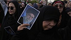 Protest v Teheránu po amerických úderech na íránská jaderná za�ízení (22....