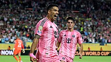 Luis Suárez slaví branku.