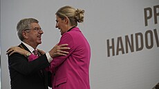Kirsty Coventryová a Thomas Bach pi slavnostním pedání pravomocí.