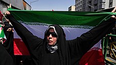 Íránci a Íránky protestují proti izraelským útokům. (20. června 2025)