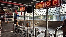 Sloky IZS zasahují na hlavním nádraí v Praze kvli sráce osoby s metrem....