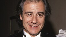Ve v�ku 93 let zem�el argentinský skladatel Lalo Schifrin, který slo�il...
