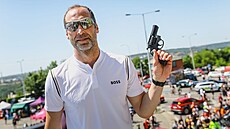 Petr �ech odstartoval Dlouhou etapu L�Etape, pak sám sedl na kolo a vyjel na...