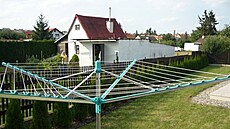 Zahradní su�ák nabízí místo na oble�ení a� z p�ti pra�ek