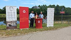 Novinku uvedla i primátorka Budjovic Dagmar kodová Parmová (v erveném).