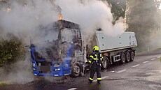 Ranní poár kamionu u Olových Vrat zpsobila technická závada na tahai. 27....