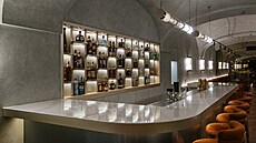 Bar Splendid pojme maximáln 35 host, proto je nezbytná rezervace.