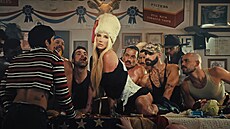 Zpvaka Kesha ve videoklipu BOY CRAZY. (2025)