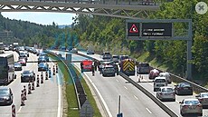 Nehoda na D1 u Miroovic, auto skonilo na svodidlech. (29. ervna 2025)