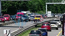 Nehoda na D1 u Miroovic, auto skonilo na svodidlech. (29. ervna 2025)
