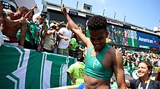 Estevao z Palmeiras slaví s fanouky.