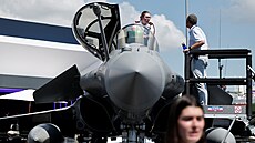 Pohled na stíhací letoun Rafale M F4 na stánku francouzského ministerstva...
