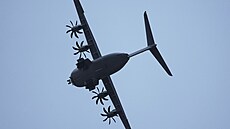 Airbus A 400M p�i letecké exhibici na Pa�í�ské letecké show na leti�ti Le...