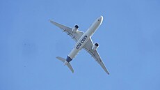 Letoun Airbus A350-1000 p�elétá nad 55. Pa�í�skou leteckou show