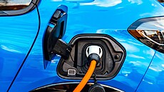 Ilustraní foto, nabíjení elektromobilu