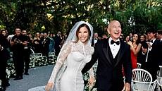 Lauren Sanchezová Bezosová a Jeff Bezos ve svatební den v Benátkách (27. ervna...