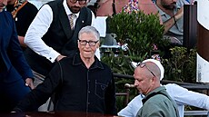 Bill Gates - tetí den svatby miliardáe Jeffa Bezose a novináky Lauren...