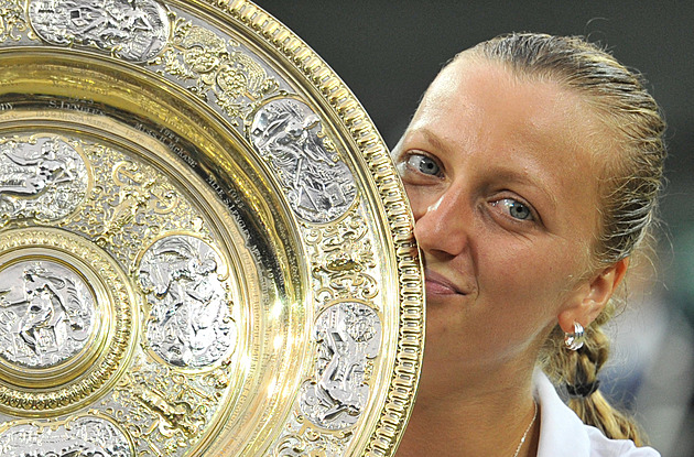 Wimbledonské příhody Kvitové. Motivační nápis z toaleťáku, tituly i žádost o ruku