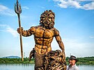 Karvinsk moe m novho strce - sochu Neptuna - jeho autorem je karvinsk...
