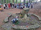 Pieta na Bukov hoe 80 let po hromadn vrad pi odsunu na Broumovsku