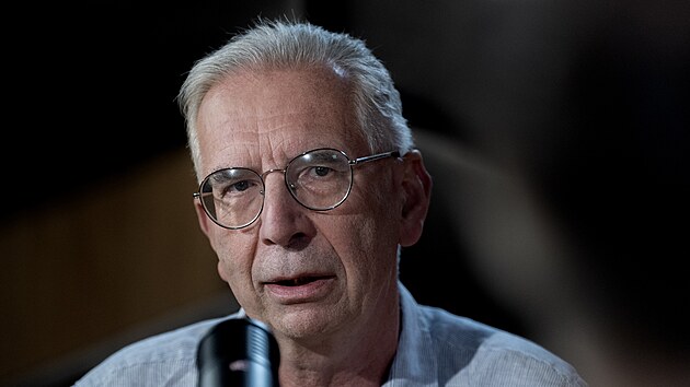 Hostem poadu Rozstel je Petr Neuil, pednosta Kardiologick kliniky 1. LF UK a Nemocnice Na Homolce.