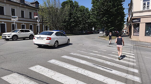 Nebezpen zebra zmiz. Vysok Mto chyst dopravn pravy ped dokonenm dlnice. (30. ervna 2025)