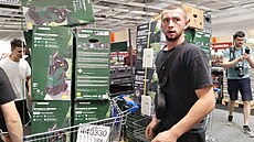 Nákupní �ílenství v outletu spole�nosti Lidl v Olomouci. (30. �ervna 2025)