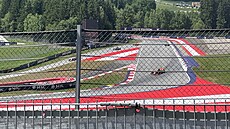 Red Bull Ring lemuje nádherné rakouské panorama.