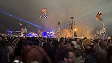 Tane�ní scéna Arcadia ve tvaru vá�ky postavené z trupu helikoptéry na...